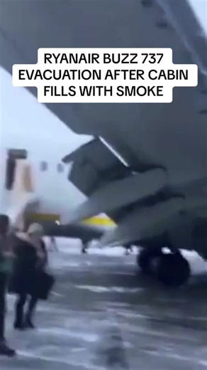RYANAIR BUZZ 737 EVACUATION AFTER CABIN FILLS WITH SMOKE #smoke #evacuation #aviation #airplane #travel
