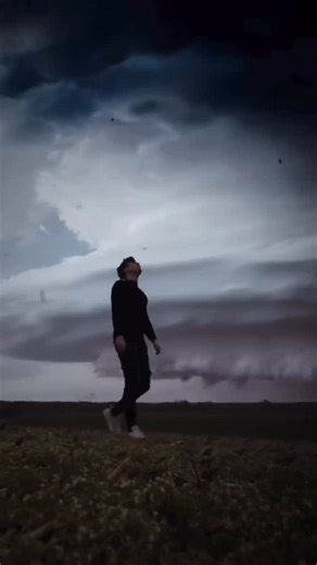 Nikhil Aggarwal on Instagram: "This reel is the preview—your night needs the full song. Kahi To Hai . . . . . #KahiToHai #LateNightThoughts #LyricalReels #HindiMusic #MusicReels"