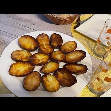 Pečeni krompir sa korom u rerni.