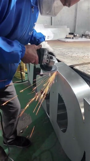 精進し、細部まで最善を尽くすように努力する#看板 #signage #ledsign #craft #neonsign #signagedesign #signfactory #process