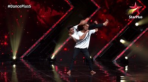 The undekha, unsuna and unbelievable contestants will dance their way into your hearts in just one more day! #Onedaytogo #DancePlus5 Starts Tomorrow, Sat-Sun at 8pm only on StarPlus and Hotstar Remo D'souza Raghav Juyal Punit J. Pathak Dharmesh Sir | StarPlus