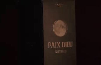 « Paix Dieu Distilled » est le fruit d’une collaboration d’artisans : un moût de Paix Dieu, brassé par la Brasserie Caulier en juillet 2019, a été distillé et vieilli 1 an en fûts de chêne par la Distillerie Filliers (Belgique). 10.000 litres de « Paix Dieu » ont ainsi été brassés pour produire 1.000 litres de distillat à 43°. Mis en vente exclusivement sur notre webshop, nous avons donné accès en primeur aux “amis de la brasserie”. Tout a été vendu en quelques jours et nous tenions encore une f