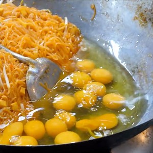 27M views · 107K reactions | This is the most famous pad thai in Bangkok. Credit: 야미보이 Yummyboy (youtube.com/channel/UCiiV8stcewhoCNyiErr7GtA) | Taste Life | Facebook