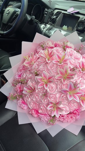 Eternal Roses: Timeless Floral Bouquets