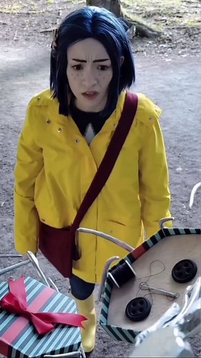 another coraline collab with @skissored as the other mother! 🧵🪡 #coraline #coralinecosplay #othermother