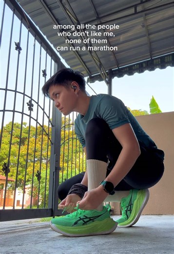 jangan lemah sangat 😝 check out my secret weapon at footer.com.my - use code Maf10 for newbie haha @MAF Runners Club #MalaysiaNo1FunctionalSocks #Runningsocks #Antibacterial #SupportOnLifesEveryStep #Zensox