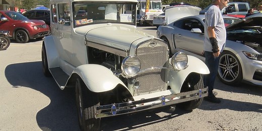 Car lovers gathered for Hot Rods in the Valley