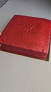 4.6K views · 968 reactions | Cabut kulit kek ni part paling suka.Sebab kulit luar kadang keras&kasar,tak cantik bila nak hias.Bila cabut,barulah nampak isi sebenar yang lembut, gebu&cantik. Hidup pun sama…kadang kita kena buang yang kasar & berat dalam hati.Bila dilepaskan,baru terserlah diri kita yang sebenar,lebih tenang&indah ... | Muhammad Nor Firdaus Luloh | Facebook