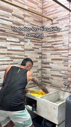 Yo todo los días lavando la camisa de la sección🤣#colombia🇨🇴 #mundial2026