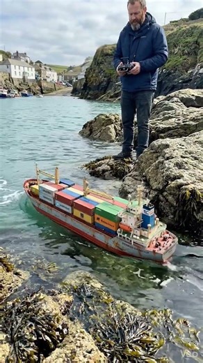 Tiny RC Container Ship in Real Harbour 🌊 Ultra Realistic Miniature!