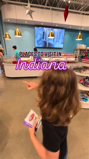 If you’re passing through northwest Indiana (or road-tripping from Chicago), Albanese Candy is a quick, colorful stop 🍬 Located in Merrillville, Indiana, @albanesecandy is easy to reach just off major highways. You can browse the massive factory store stocked with fresh gummies, chocolates, and seasonal treats, with plenty of options for gifts or road trip snacks. 💛 Visitor tips: • Free parking on site • Family-friendly and wheelchair accessible • Best visited earlier in the day for the widest
