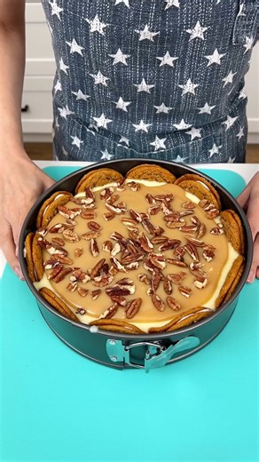 This dessert changed my life! I make a no bake cheesecake with oatmeal creme pies. | Justine Kameron