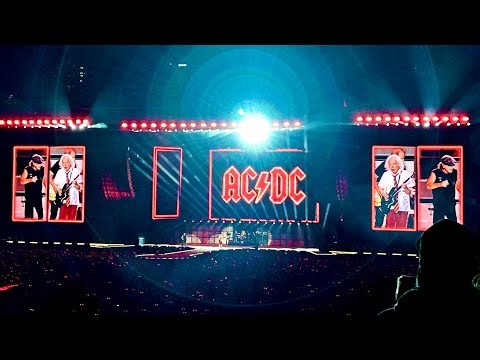 “Back in Black” AC/DC in Chicago 2025