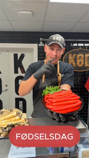 🇩🇰 Fødselsdagstilbud 🇩🇰 2.5 kg Røde pølser - KUN 125,- kr for 40 stk!! 🌭 Det er 3,13 kr per pølse.... ⚖️ Indeholder 2.5 kg / 40 pølser 🚚 Levering til døren Bestil her 🥩 https://www.kodriget.dk/products/hotdog-polser-2-5-kilo 🚨BEMÆRK: KUN FÅ TIL SALG TIL DENNE PRIS 🚨 | Kødriget.dk