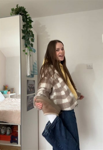 Stylish Slippers: 20% Off Fit Check!