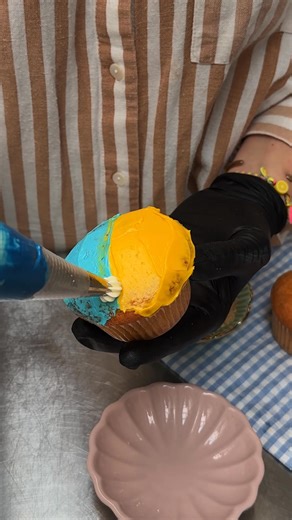 Beach Cupcake! Sun, sand, and sweet bites 🧁🌊 #fblifestyle | Chefclub Network