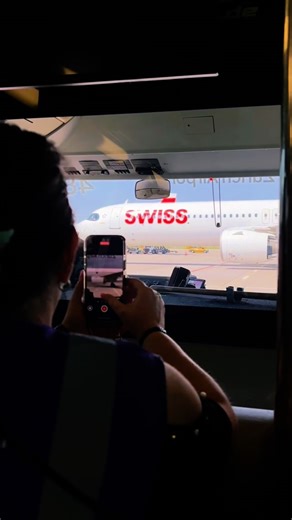 Flughafen Zürich ZRH on Instagram: "🥂🚎✈️ From events to bus tours, guided tours and exclusive behind-the-scenes insights at Zurich Airport – discover our experiences now (link in bio). #zurichairport #aviation #experiences #tours"
