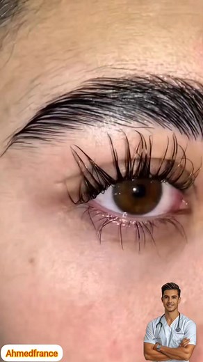 Accélérez la pousse de vos cils et épaississez vos sourcils en seulement trois jours ! Oui, une formule 100 % efficace. Vous obtiendrez des cils longs et des sourcils épais et magnifiques. #recettesnaturelles | recettes naturelles