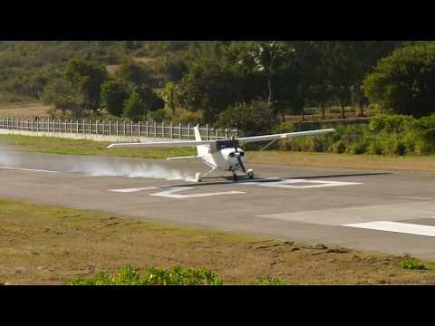 Cessna 172 Blows Tire On Landing | St. Barths