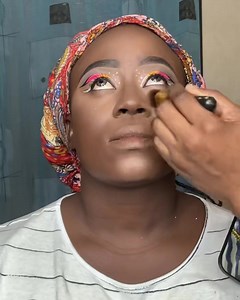 13K views · 353 reactions | Elle voulait quelque chose qui en jette sans pourtant être extravagant même si l’extravagance est son deuxième prénom 浪. Make up plus coiffure sur notre stars internationale La Tous Charmes | Fany Beauté | Facebook