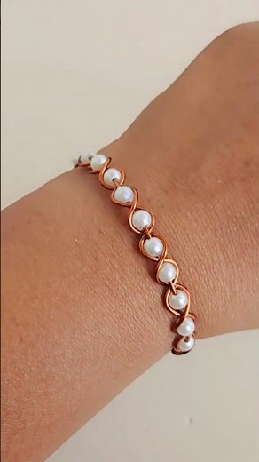 A cute little Wire Wrap Bracelet Tutorial for Beginners