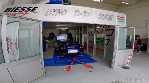 How loud is the Ferrari 812 on dyno?