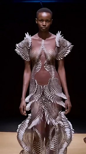 Iris van Herpen Official on Instagram: "Inside the atelier ~ see the cutting-edge process of the ‘Labyrinthe’ gown from start to finish to understand how fabric is transformed into sculpture. A surreal sense of fluidity is created by lasercutting silver dendrites and heat-bonding them to blossoming leaves of organza and tulle. Each layer of organza is hand-stitched three-dimensionally onto the silver exoskeletal. The process of making the ‘Labyrinthe’ gown took over 750 hours. #irisvanherpen #ha
