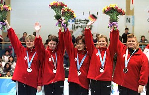 De 20 bedste ting ved Gramsespektrums "Vi kaster med sten", den bedste danske sportssang nogensinde
