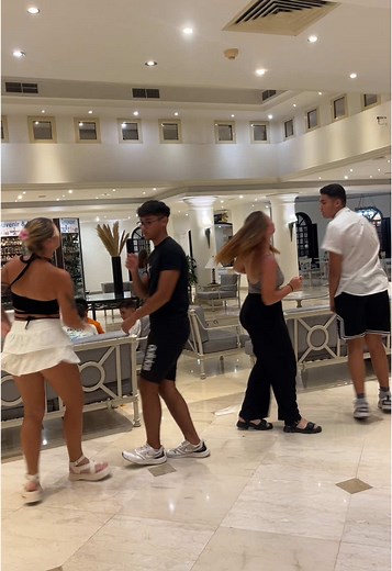 Dance now 🕺. #coral #hurghada #animation #coralbeach #египет #хургада #rec #отдых