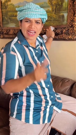 Divya Kiran on Instagram: "Konjam avasarapettutte🤣🤣#reelstamil#tamilcomedy#divyakiran18 #expressionqueen #trendingreels #viralcomedy#chennai #kannur #mumbai"