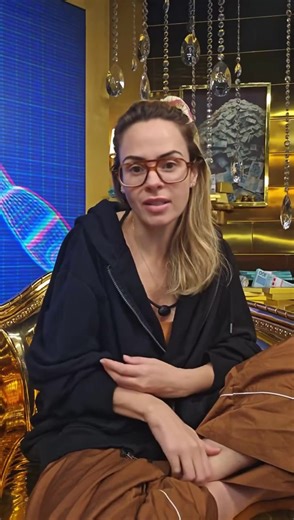 No Raio-X de hoje (05/03), Ana comentou a reviravolta do paredão falso e o retorno de Breno e Juliano para a casa. Disse que estava preocupada com o jogo e que vive tudo ali com muita intensidade. Afirmou que não faz sentido continuar “fazendo hora”, já que não busca visibilidade como influencer e quer realmente disputar o prêmio. Por isso, tenta se manter justa no jogo e seguir firme até o final. Estamos com ela! 💜 #TeamRenault #BB26