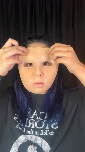 Paulina on Instagram: "How I made a mask of my own face! Face made with silicone (platsil gel 25 with deadener) and painted with diluted silicone mixed with silicone pigment! ••••••••••••••••••••••••••• #sfx #sfxmakeup #halloween #halloweenmakeup #facemask"