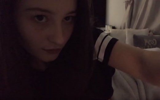 Florescent 假装成你的女朋友伴你入眠