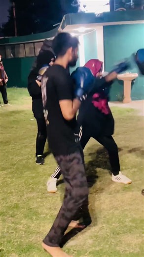 Boxing spidering punching