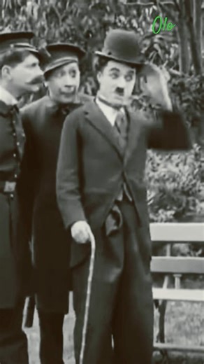 Swing Swing 🎩🎶😆#daily #comedyshorts #olo #shorts