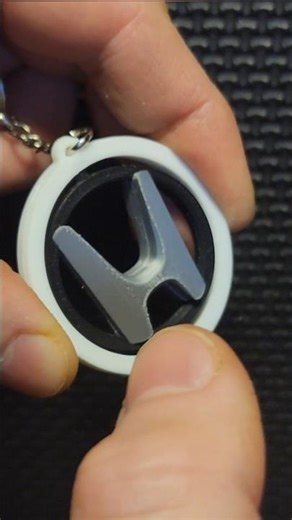 This Honda Keychain Spins 😲🔁