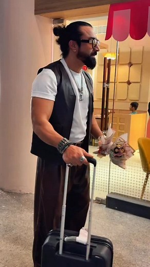 421K views · 19K reactions | Pyaar ke number game mein meri biwi hamesha number 1 ❤️ Kisi aur ka chance hi nahi banta!” #viralvideo ##ajazkhan #eknumber #viralpost #reels #viralvideos #bollywood #trendingreels | Ajaz khan | Facebook