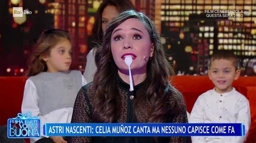 Astri nascenti: Celia Munoz canta ma nessuno capisce come fa - La Volta Buona 03/01/2025