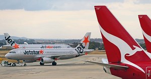 'Absolutely terrifying': Flight forced to make priority landing after fight breaks out between passengers