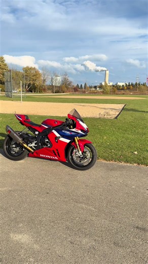 Explore the Honda Fireblade: A CBR Rider's Dream