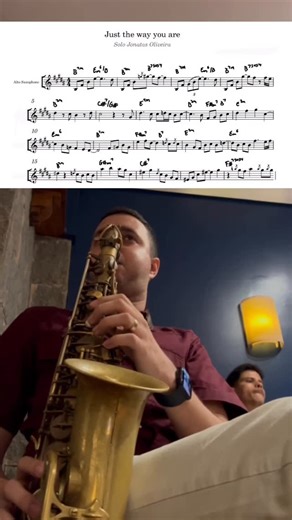 Jonatas Oliveira on Instagram: "Ai fica molezinha eim 😅, o ideal não é nem escrever os solos, é você “tirar” de ouvido e decorar, assim você realmente absorve o solo e não apenas fica lendo a partitura. Eventualmente eu recebo pedidos como esse: escreve seu improviso e me manda a partitura? Se você pega tudo mastigado assim você perde a única coisa que realmente vai fazer você evoluir: o tempo que você gasta para tirar o solo, aprender as frases, articulação… você está desenvolvendo percepção, 