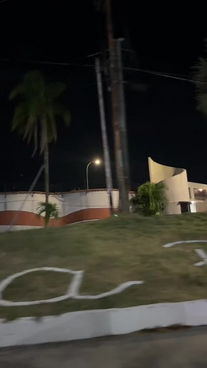 Temazo de Karolina: Siempre Estoy Soñando Con Tus Besos