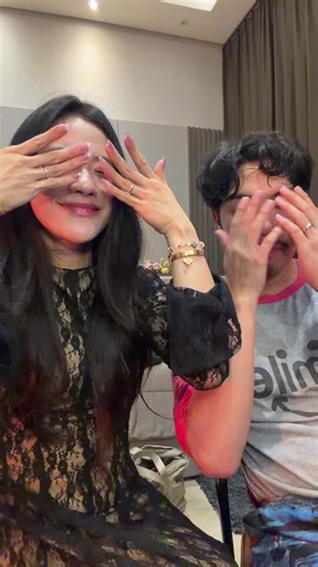 Jessica Jane🌙 (@graciajessicajane)’s video of erwin stares at reiner