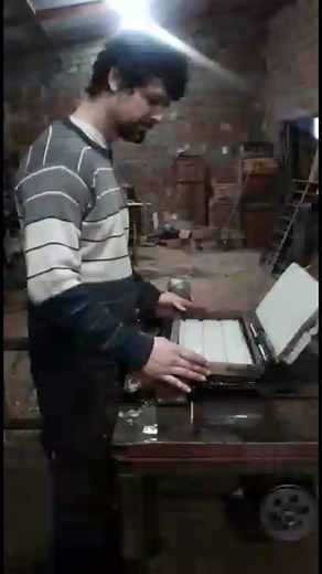 95K views · 2.1K reactions | Cera estampada y alambrado al mismo tiempo #abejas #ceradeabeja #inventor #apicultura #furor #viralvideoシ #consejos #casero | Apicultura Sin Fronteras | Facebook