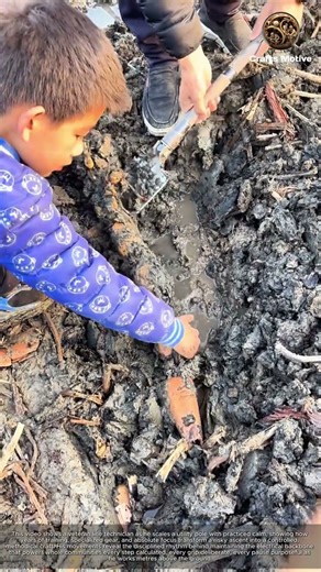 The Ancient Secret to Delicious Lotus Root – Traditional Mud Digging Technique