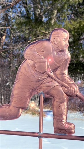 Hey Siri, play Free Bird! 🦅 Congrats to the USA’s women’s and men’s ice hockey teams on winning gold in Milan! 🥇🏒🥅 #fyp #icehockey #hockey #hockeyart #copperart