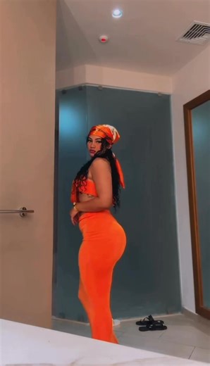 Una morena linda🧡 | Lau Atencia