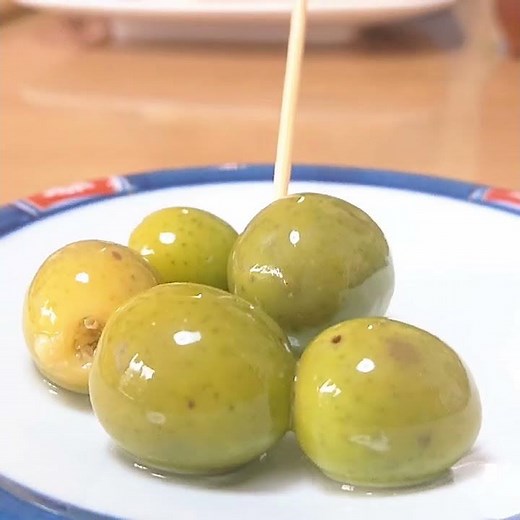 初めてオリーブの塩漬けを作ってみました。