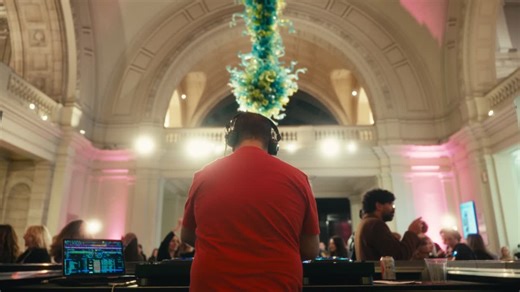 #deafrave #vamuseum #vanda #museum #design #culture #music #performance #woojer #haptic #immersiveexperience #signlanguage #bsl #accessiblenightlife #inclusivenightlife #deaf #disabled… | Troi Lee MBE