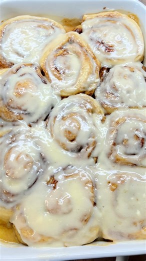 Continuing with my Cinnamon Roll Series!! These went viral on Tik tok and for good reason! They are easy & sooo yummy! ❤️🤤🎄 Check it out here! https://chefalli.com/tik-tok-cinnamon-rolls/ #tiktokviral #cinnamonrollrecipe #easycinnamonrolls #pillsburycinnamonrolls #fallfavorite #cozyrecipe #happyholidays | Chef Alli